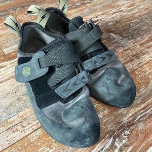 Evolv Kronos climbing shoe 8.5 new resole